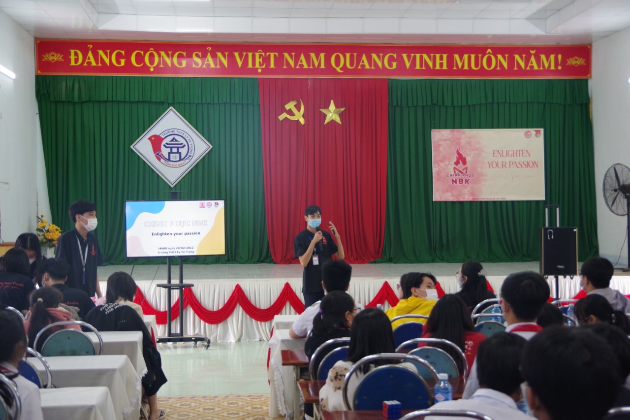 ẢNH 3- TIẾP SỨC MÙA THI