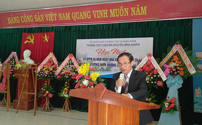 Thay-phan-van-chuong-phat-bieu
