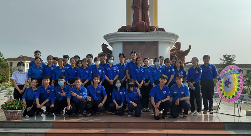 vieng-huong-tai-nghia-trang-1
